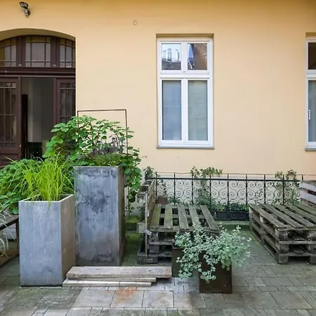 Sekretne Gniazdko W Tajemniczym Ogrodzie * Krakkó